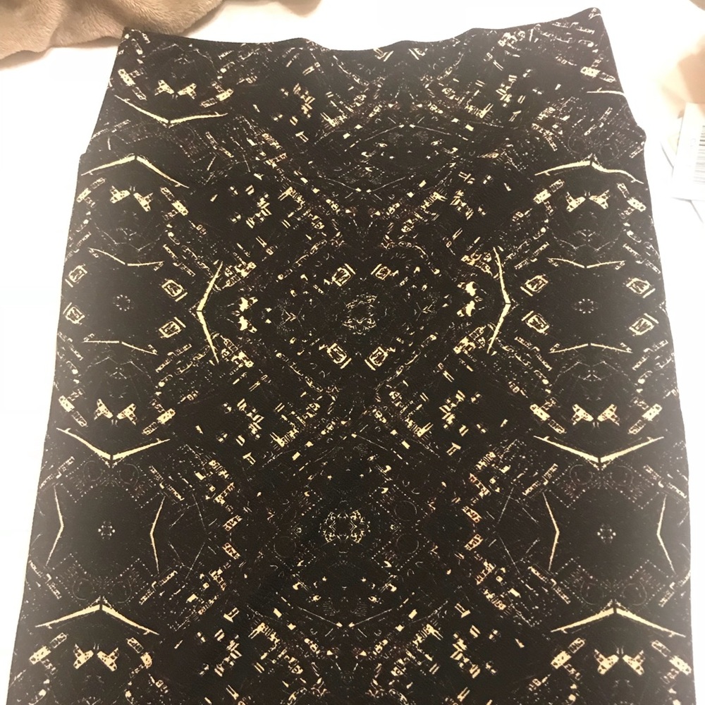 LuLaRoe Medium Cassie Black/Purple NEW